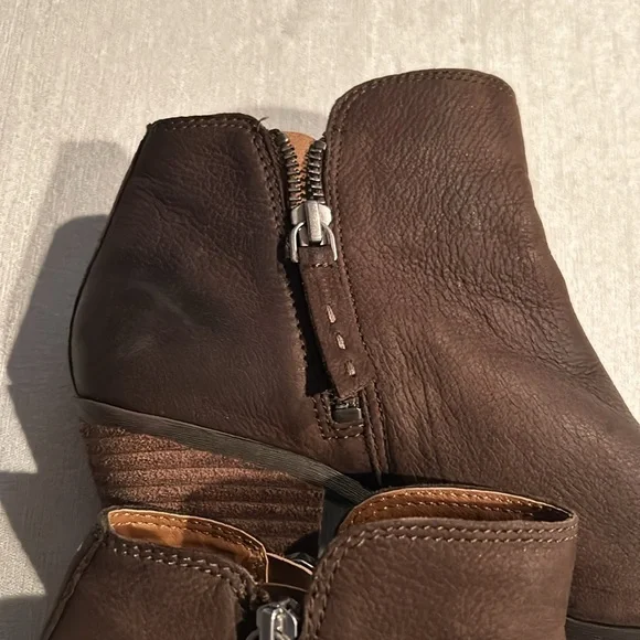 FRYE Women’s Brown Ankle Booties Distressed Texture All Over Size 6 Gently Used - Picture 7 of 16
